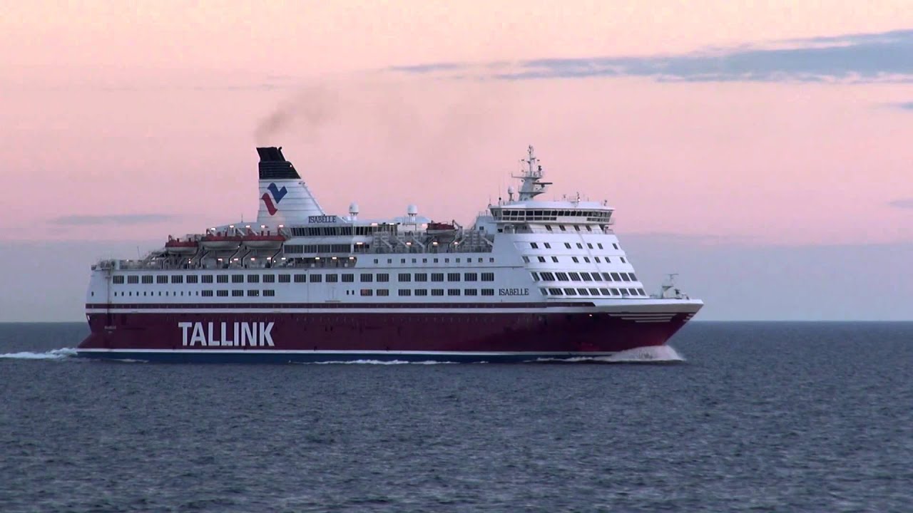 Tallink Isabelle в море на закате