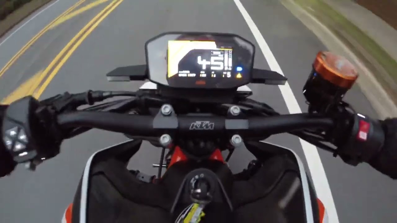 POV : KTM 890 Duke R Launch Control - Akrapovic Exhaust