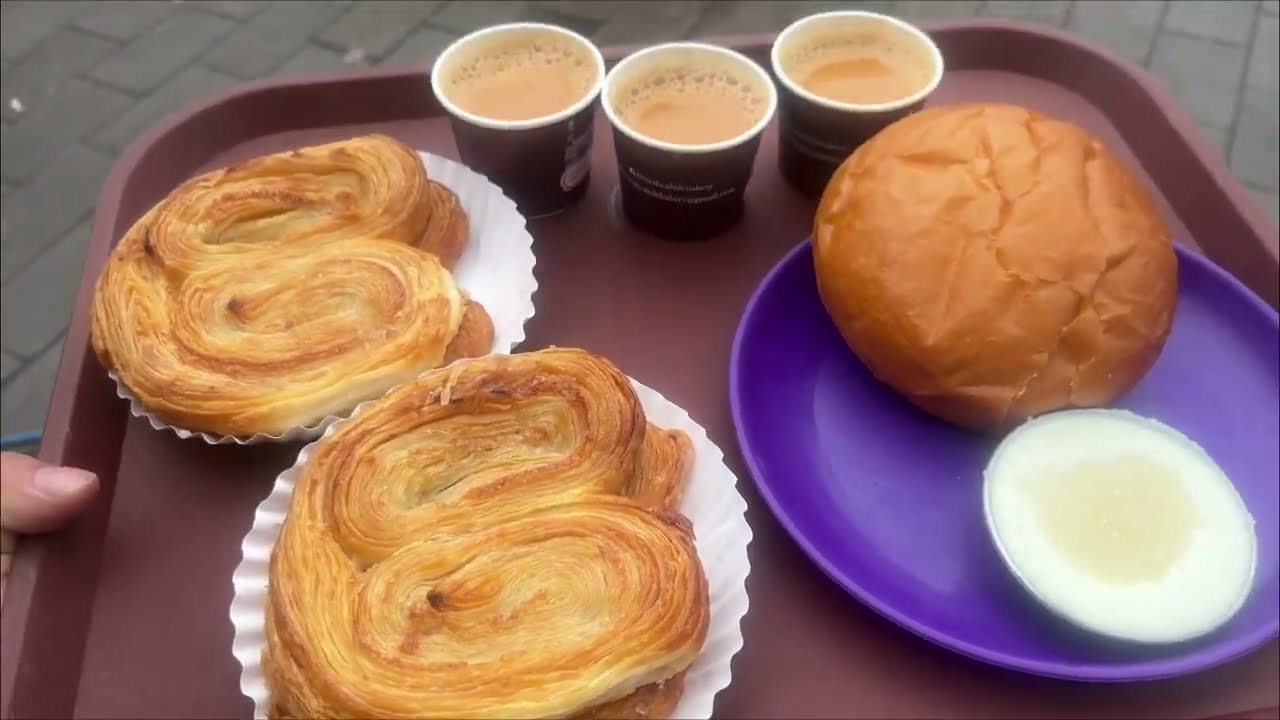 ☕ Hyderabad ki Mashhoor Chai! | Nimrah Hotel Charminar  Vlog | Old City Vibes@momkiduniya6024 