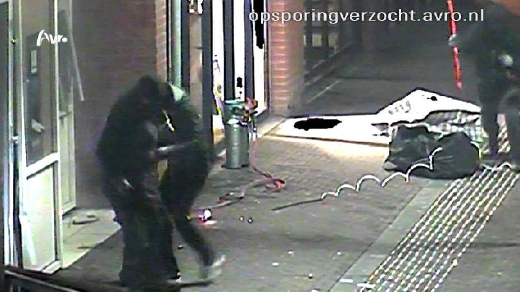 Hoofddorp: Plofkraak ABN/AMRO bank aan de Polderweg bij het winkelcentrum Polderplein