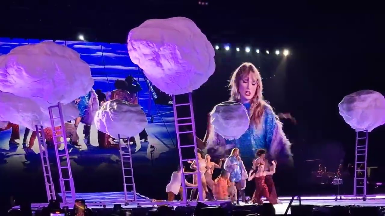 Taylor Swift - Lavender Haze (Live Eras Tour Rio) (Night 1)