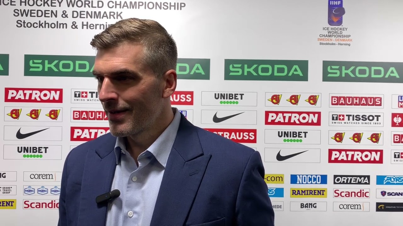 Yorick Treille, coach de l'équipe de France. Zone mixte après la défaite face à la Slovaquie