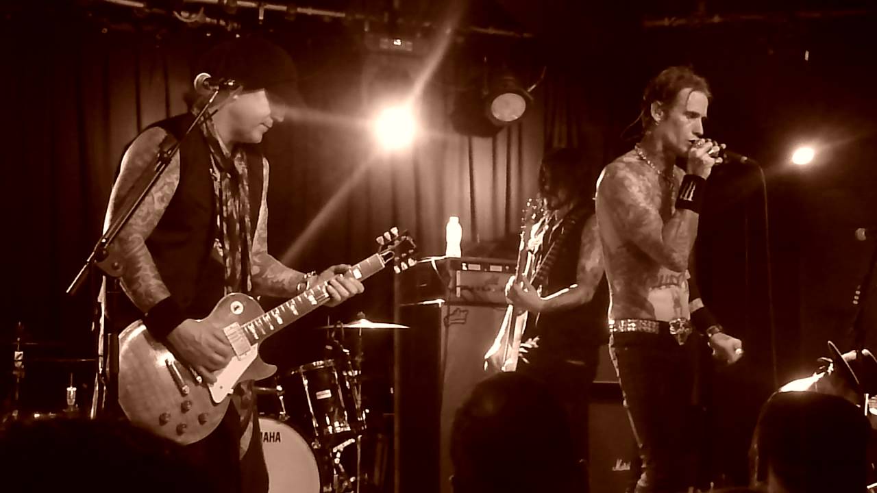 BUCKCHERRY - Carousel (Live in Belfast)