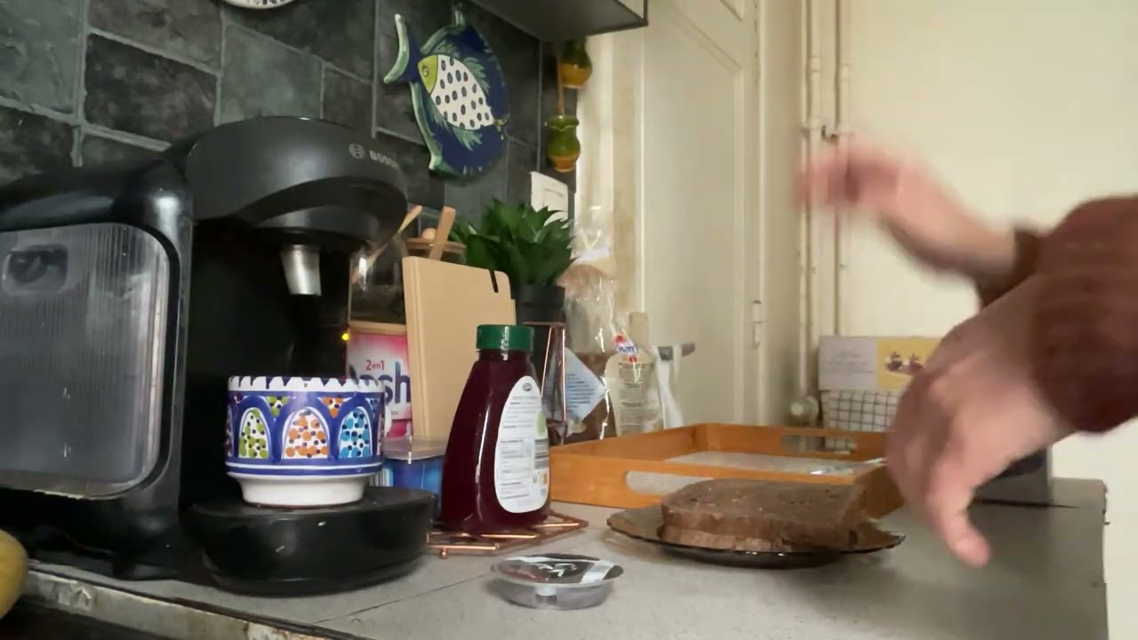 ناس الغربة كفاش عايشين  باش تعرفو ناس الغربة  ok