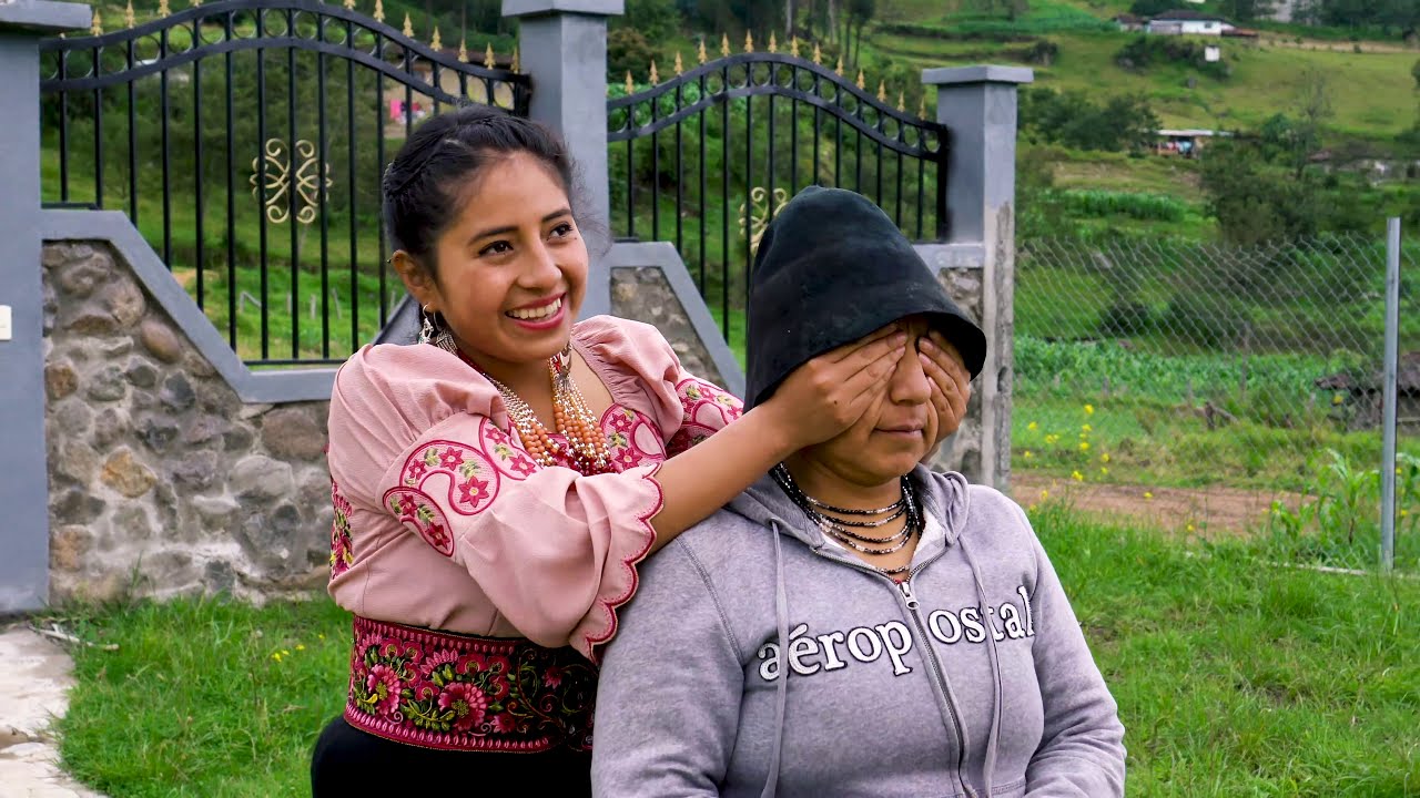 Madre trabaja día y noche para darle el estudio a su hija y ella le paga así