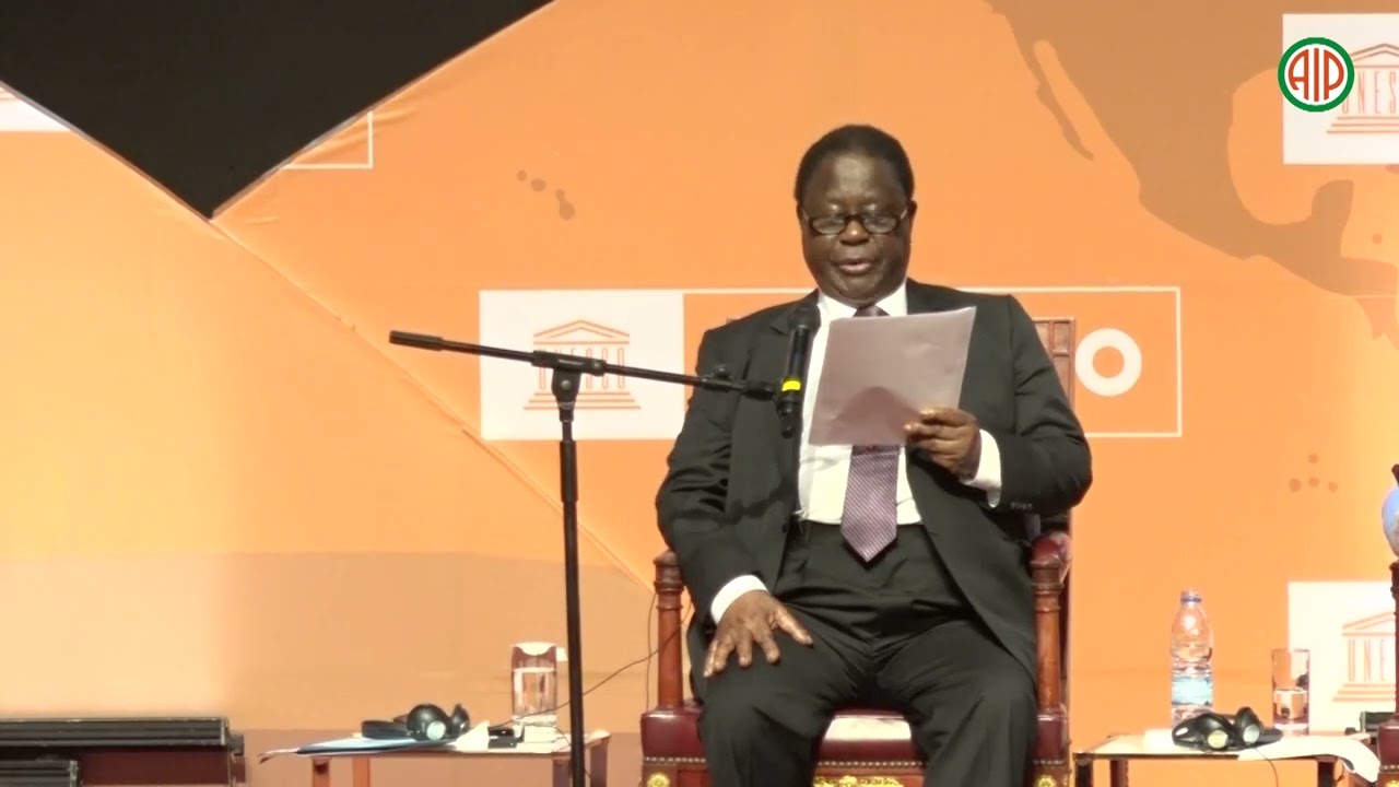 Remise du prix Félix Houphouët-Boigny-Unesco pour la recherche de la paix à Angela MERKEL