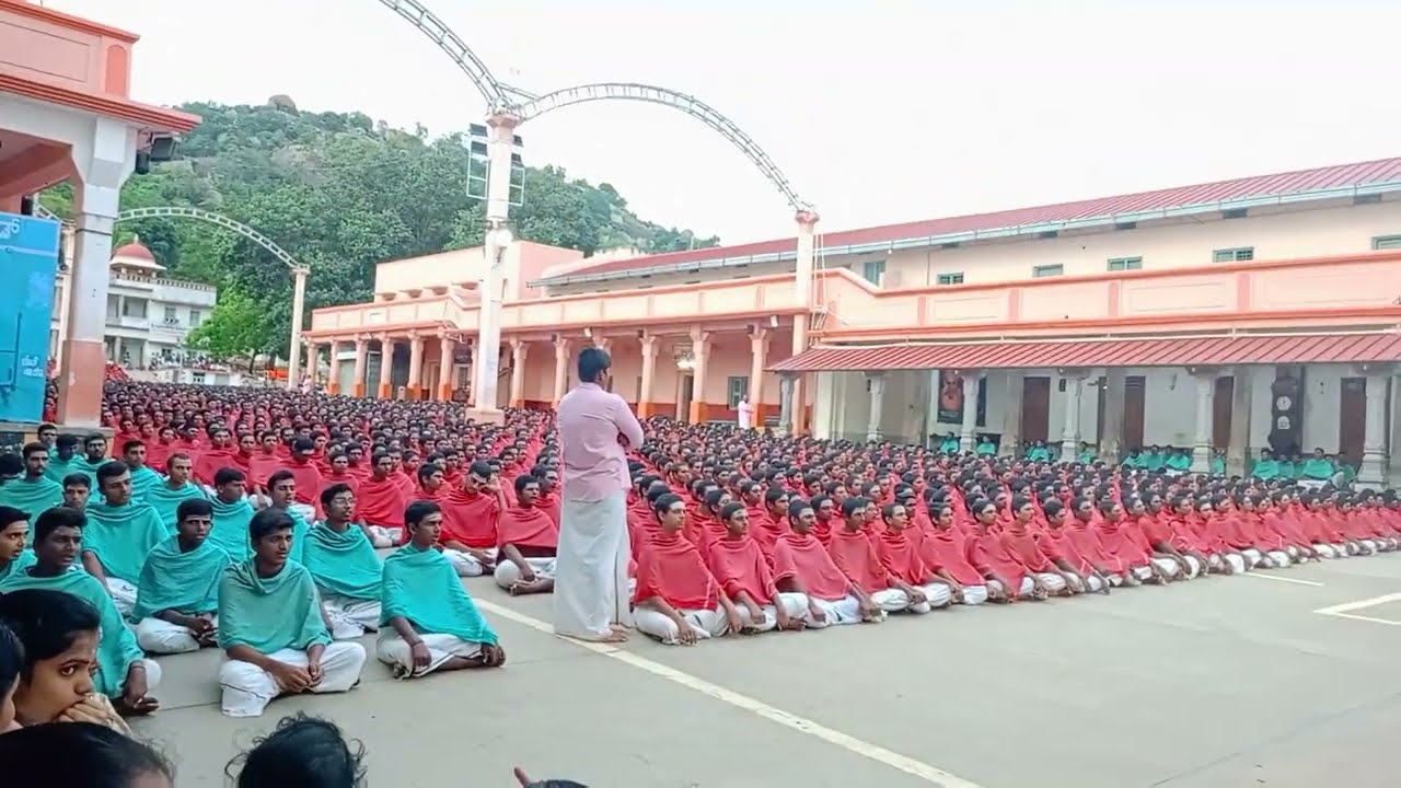 ಶ್ರೀ ಸಿದ್ದಗಂಗಾ ಮಠ. ವಿದ್ಯಾರ್ಥಿಗಳಿಂದ ಪ್ರಾರ್ಥನೆ : Evening prayer at siddaganga math TUMKUR