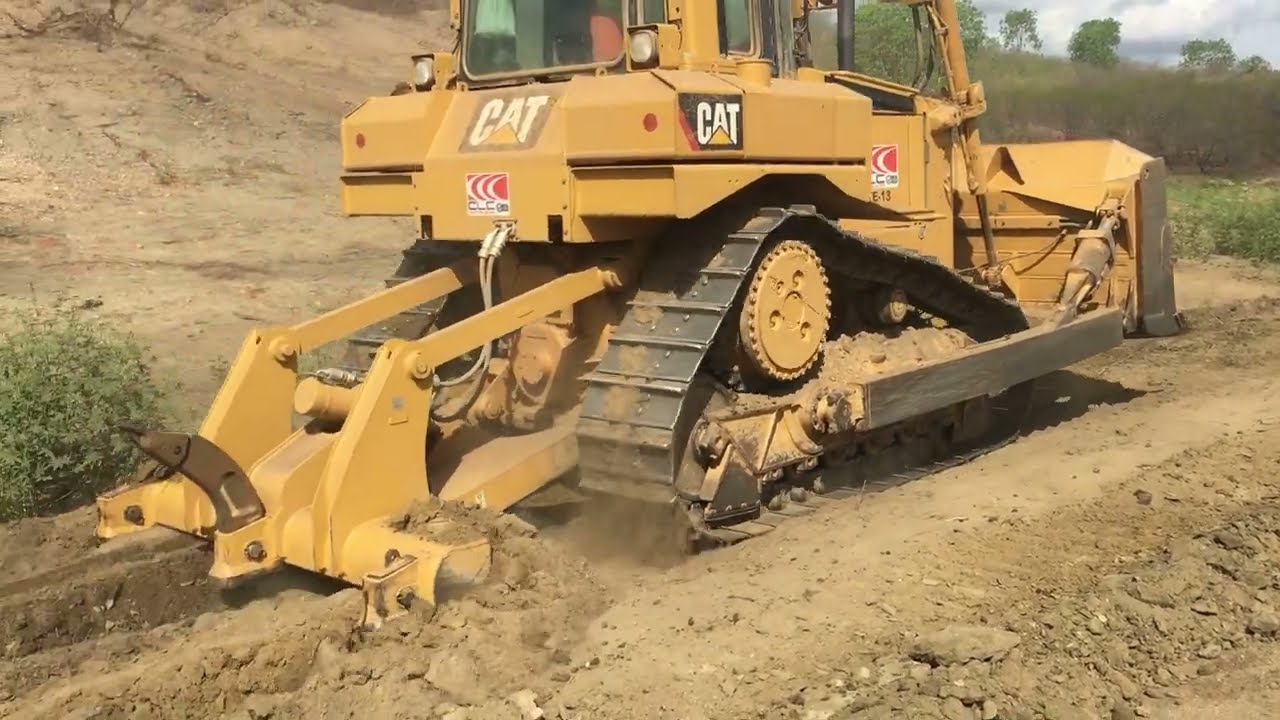 Trator de Esteira CAT D6T Usando o Escarificador. Um Monstro 💪💪💪🚜🚜🚜👍👍👍