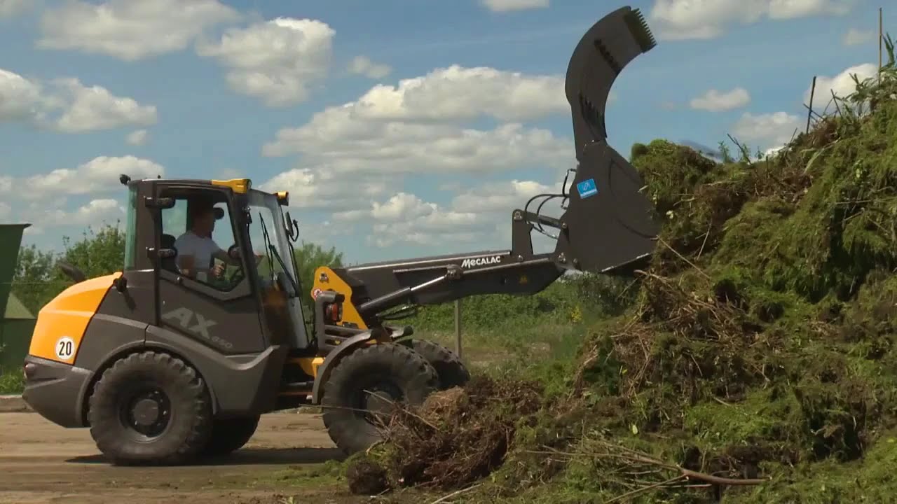 MECALAC | Kloubov&eacute; nakladače AX - komun&aacute;ln&iacute; pr&aacute;ce