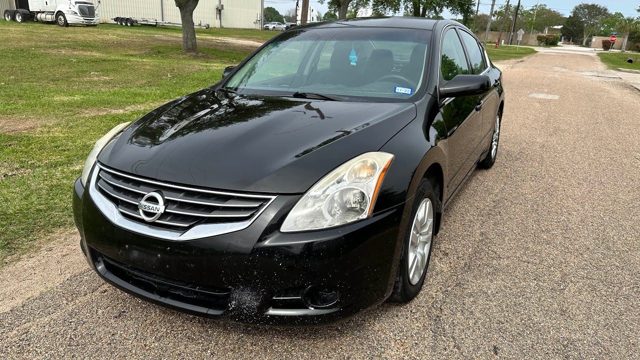 2012 Nissan Altima inside and outside video