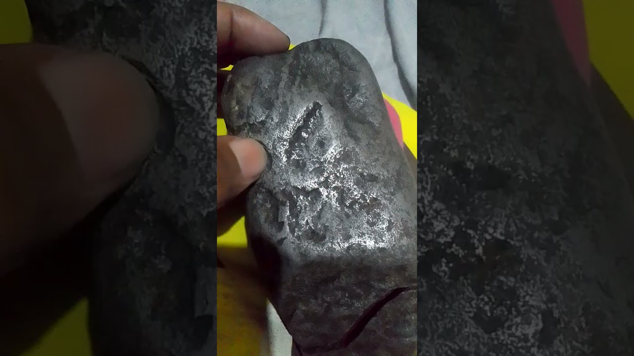 YOUTUBE VIRAL TODAY IRON METEORITE  OBSERVE ITS TEXTURE, DENSITY AND WEIGHT..#collection #experiment