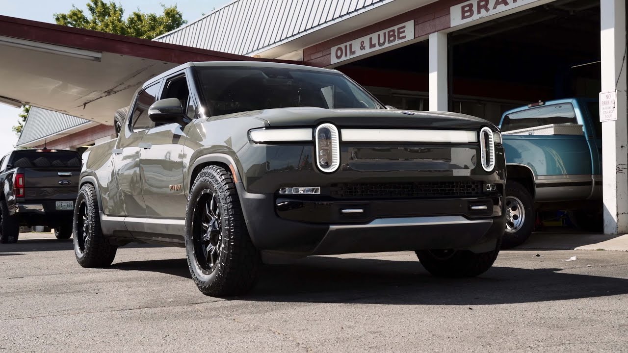 World's First RIVIAN Truck on NEW WHEELS!