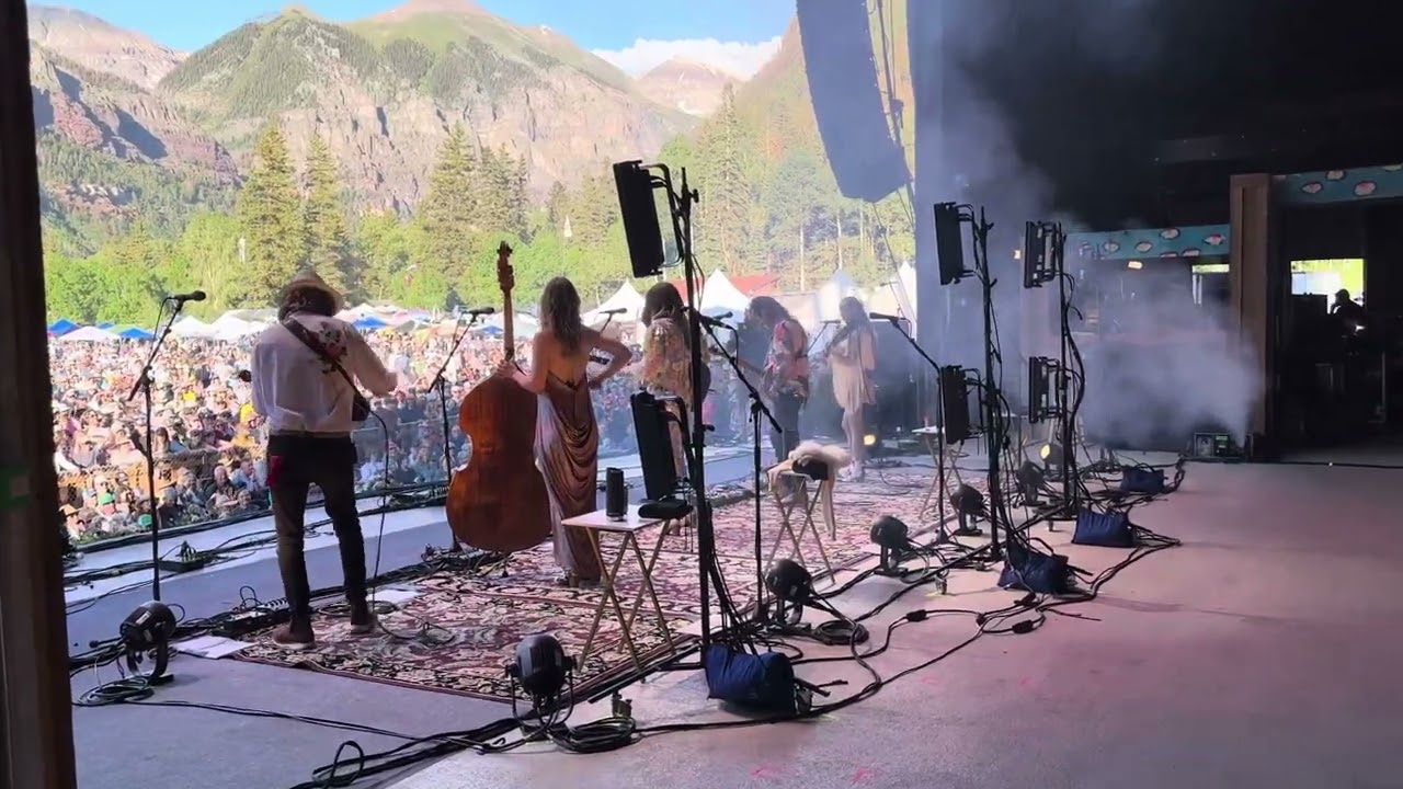 1674. Molly Tuttle at Telluride