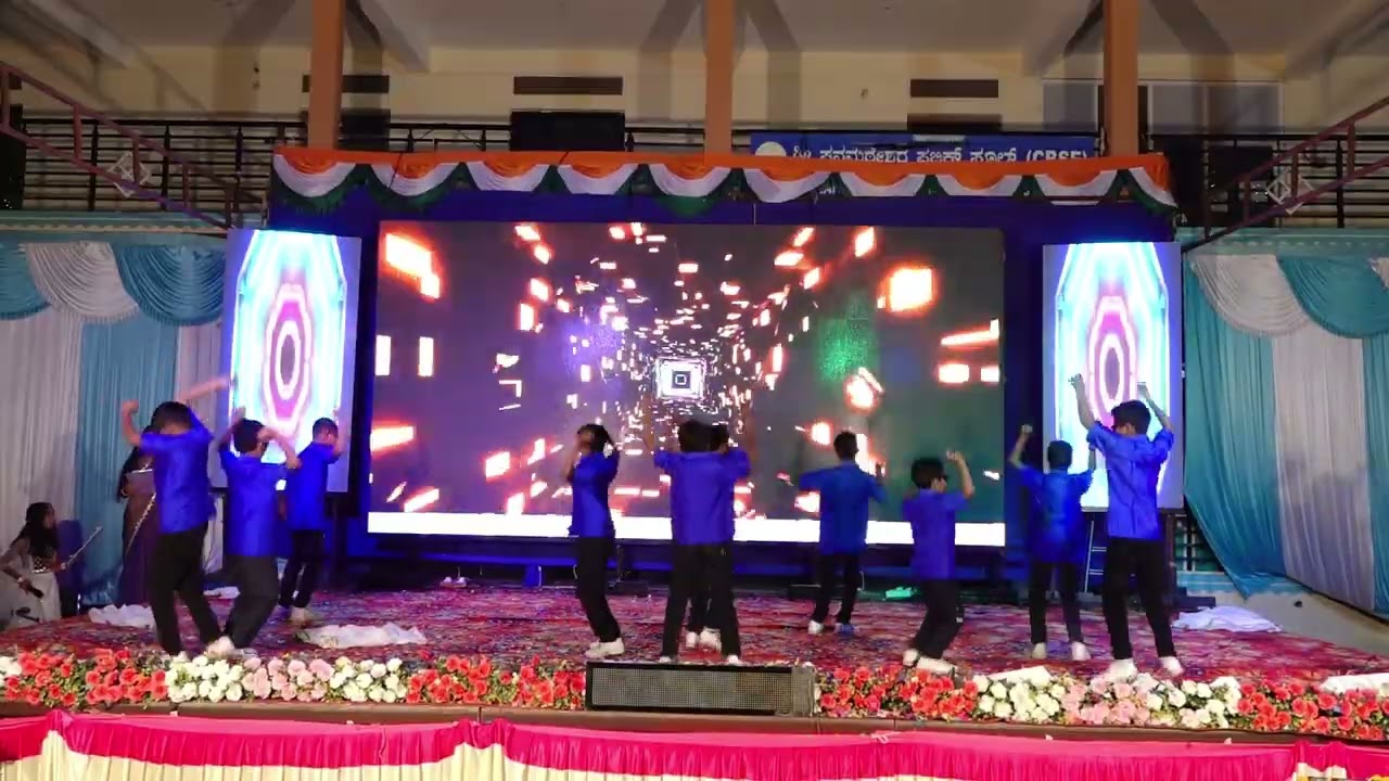 Tribute to Super Star Rajni Lungi Dance