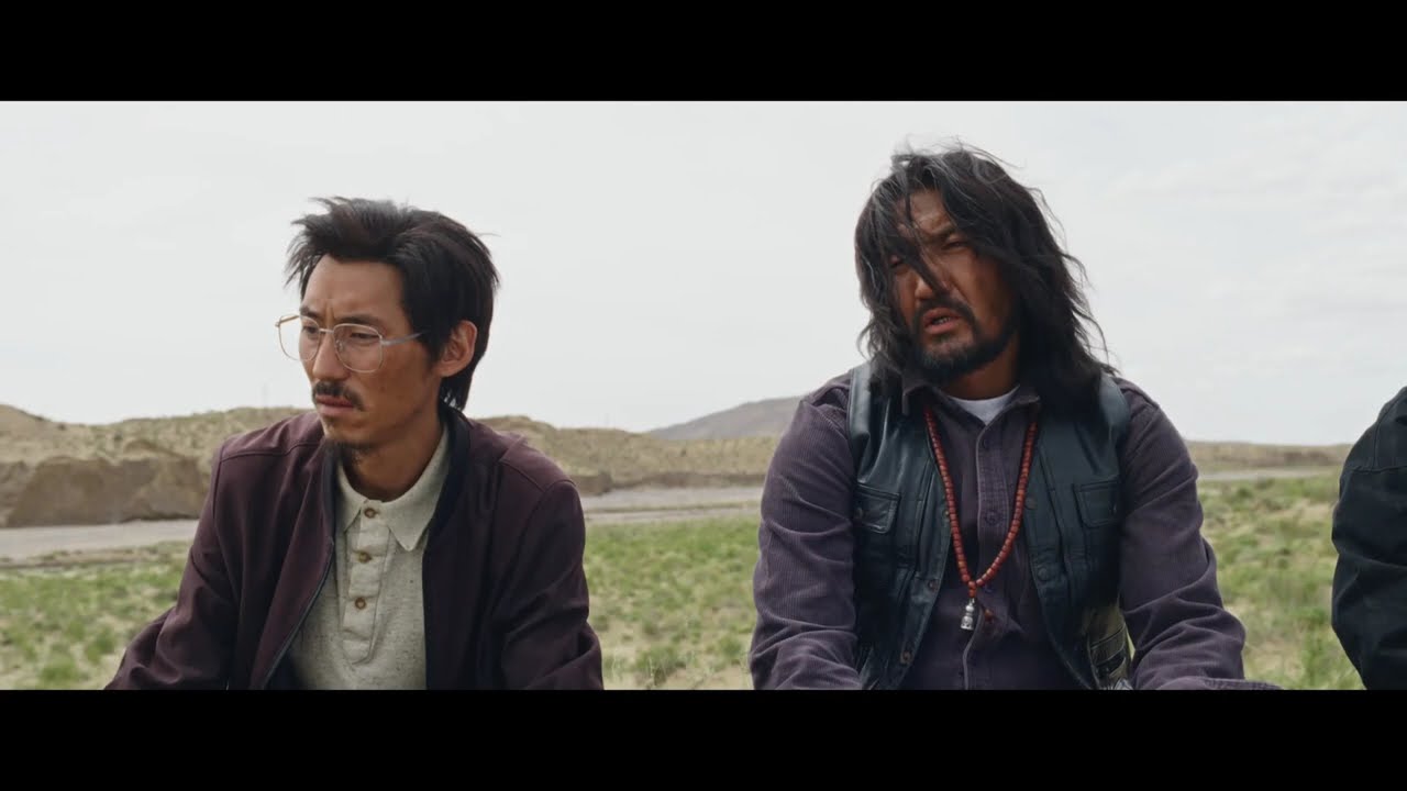 多年以后，终于找到了疑似多杰的尸骨。昔日巡山队员们和扎西团聚，共同祭拜他们心中最重要的这个人 #生命树 #杨紫 #胡歌