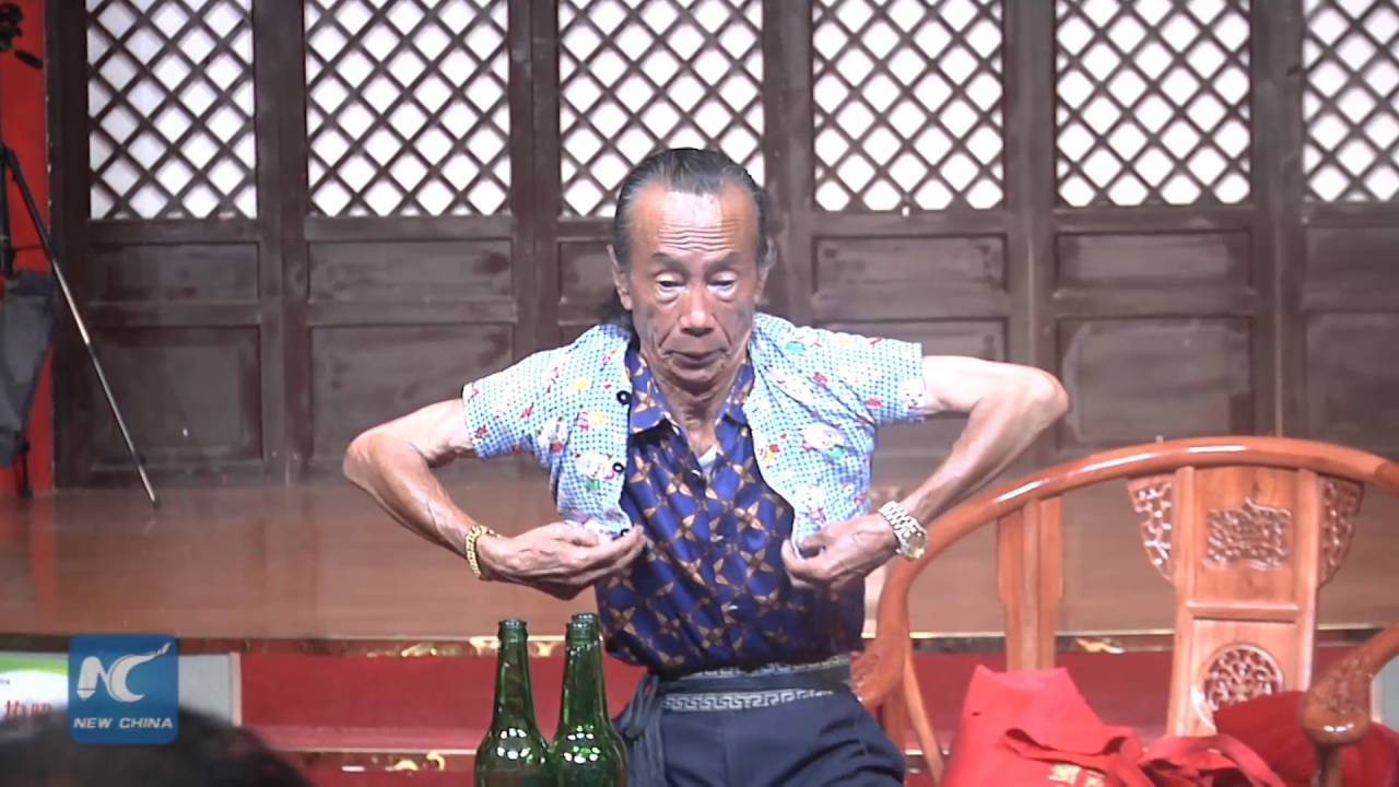 Chinese Kung Fu master shows stunning Body Shrinking skills