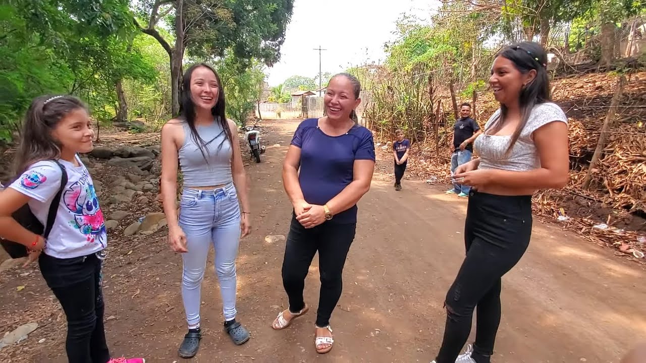 La mamá de Abigail descubre por que ella llega tan noche.