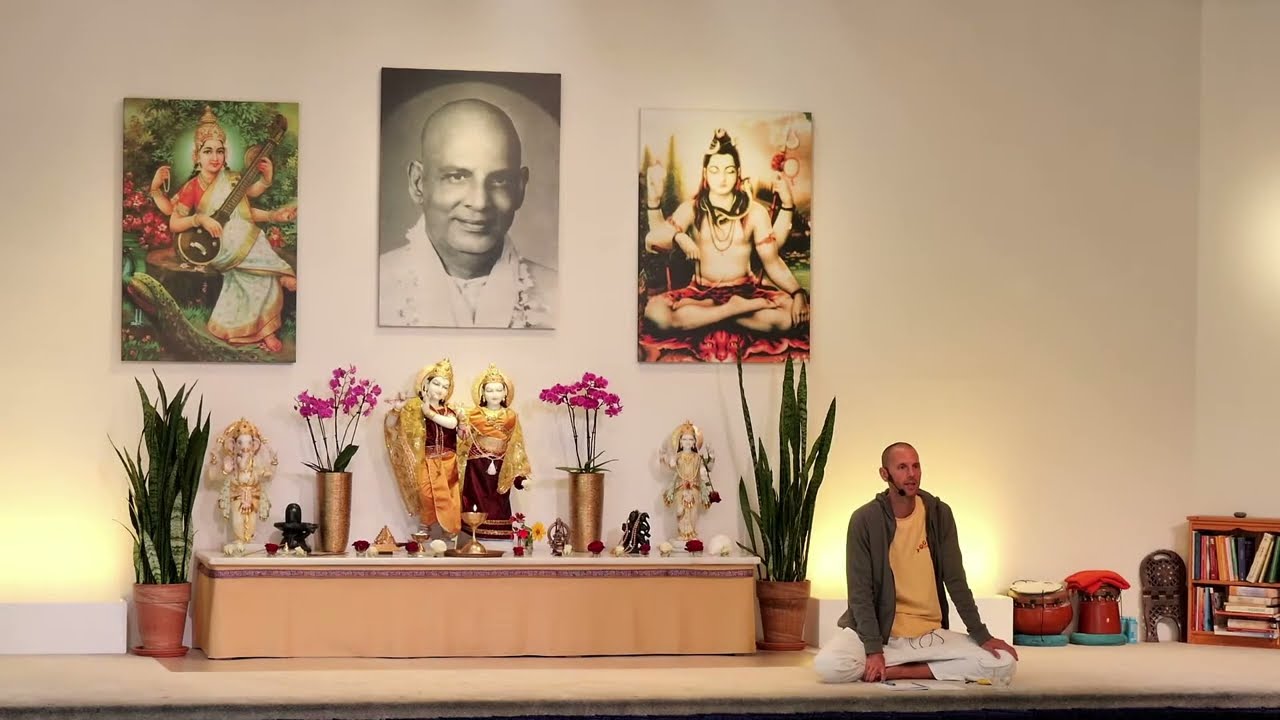 Yogastunde "Yogatherapie für Lebenslust und Freude" mit Ravi - Yoga Vidya Live,  11.09.22, 