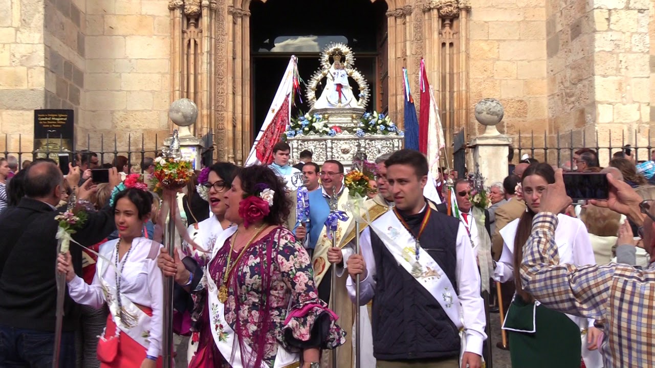 Salida de la Procesión de La Morenita de Alcalá de Henares