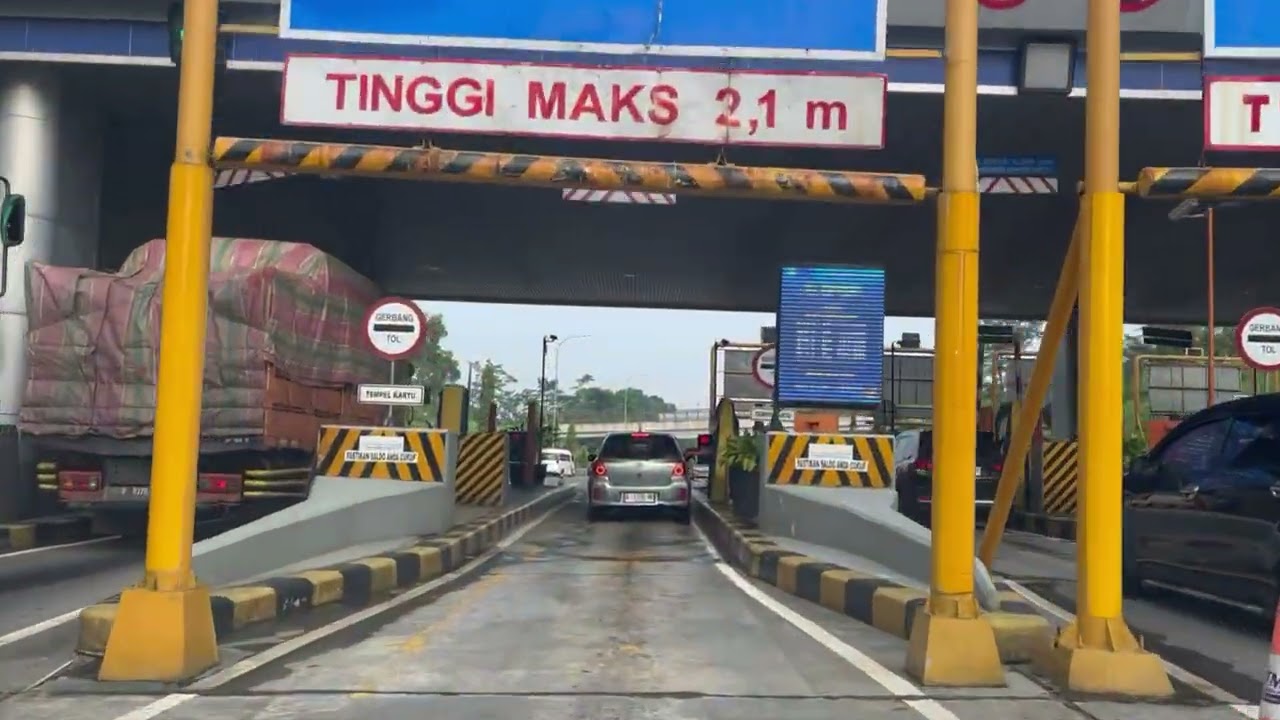 Gerbang Tol Bawen. Keluar Gerbang Tol Bawen. Bawen, Semarang, Juni 2025.