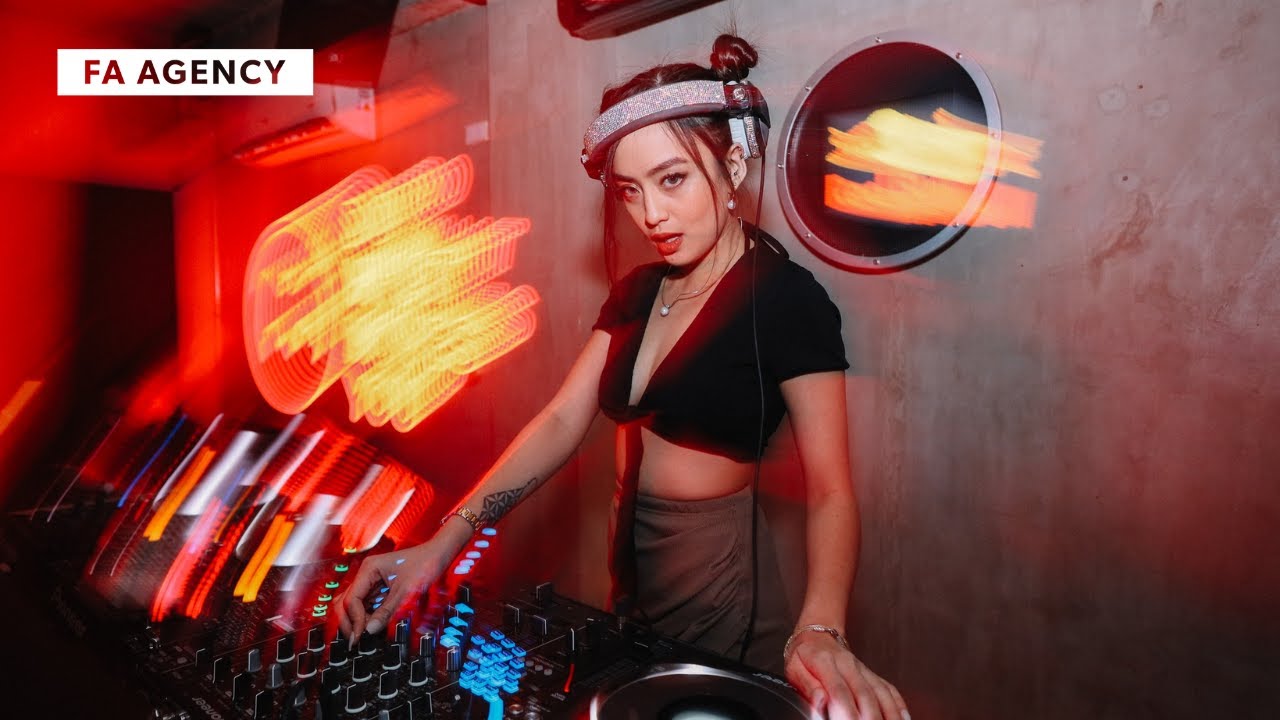 Moody Pop & Tech House at a bar in Cebu, PH | Dara Carmina