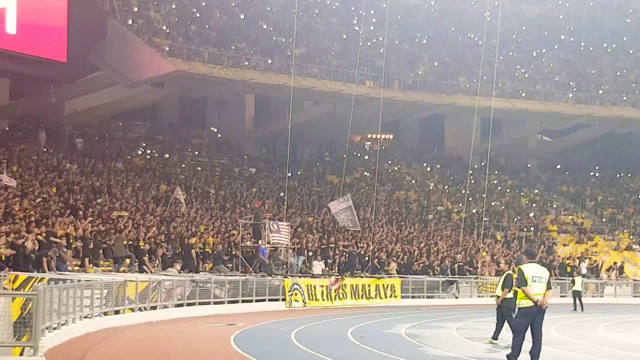 Ayuh Malaysiaku! - Ultras Malaya | Malaysia vs Thailand | World Cup Qualifier 2022