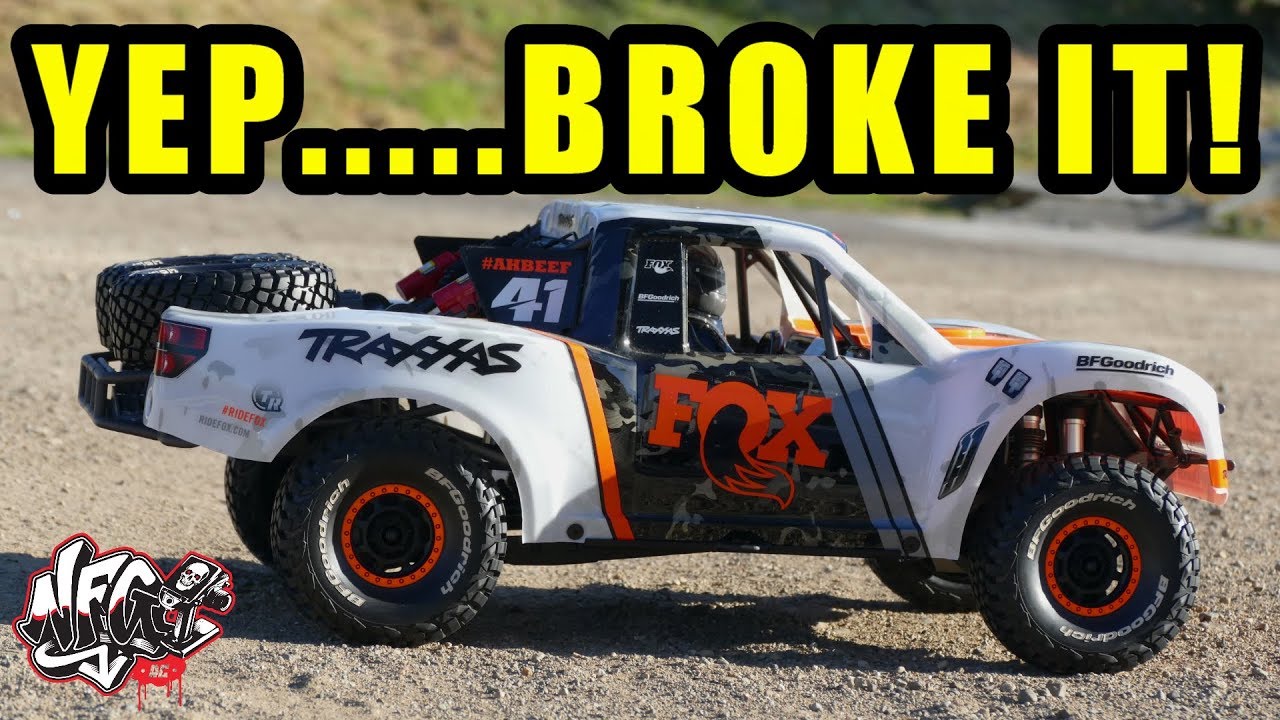 TRAXXAS UDR - Катание в скейт-парке на 6S... ОГРОМНЫЙ ПРЫЖОК В ВОЗДУХ! Сломал!