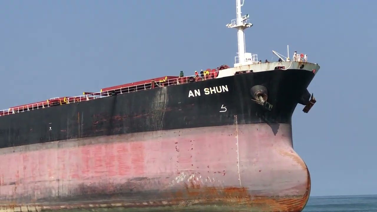 Ship is coming | its very big ship 