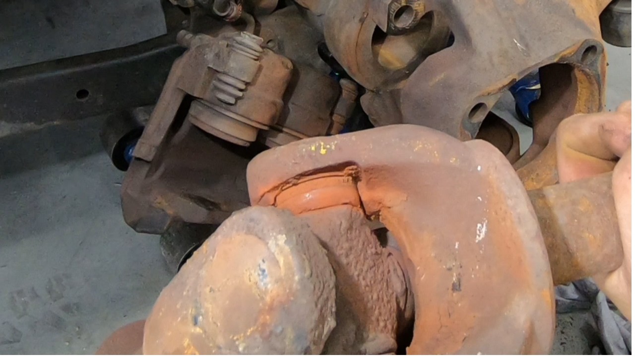 Dodge Ram 2500 Front Axle U joint Replacement(3 ways, and MY way)