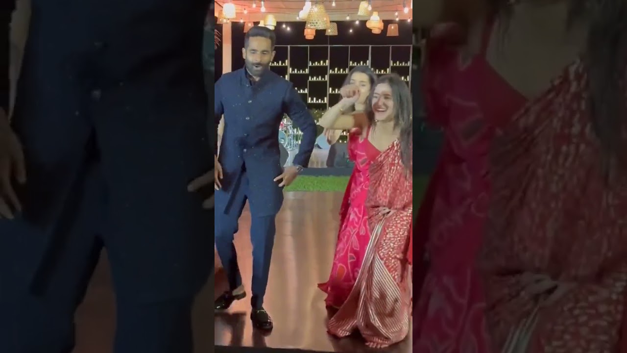 Shraddha Dancing On Mujhse Shaadi Karogi At Nikita Menon Sangeet Ceremony | Wedding | Shaadi