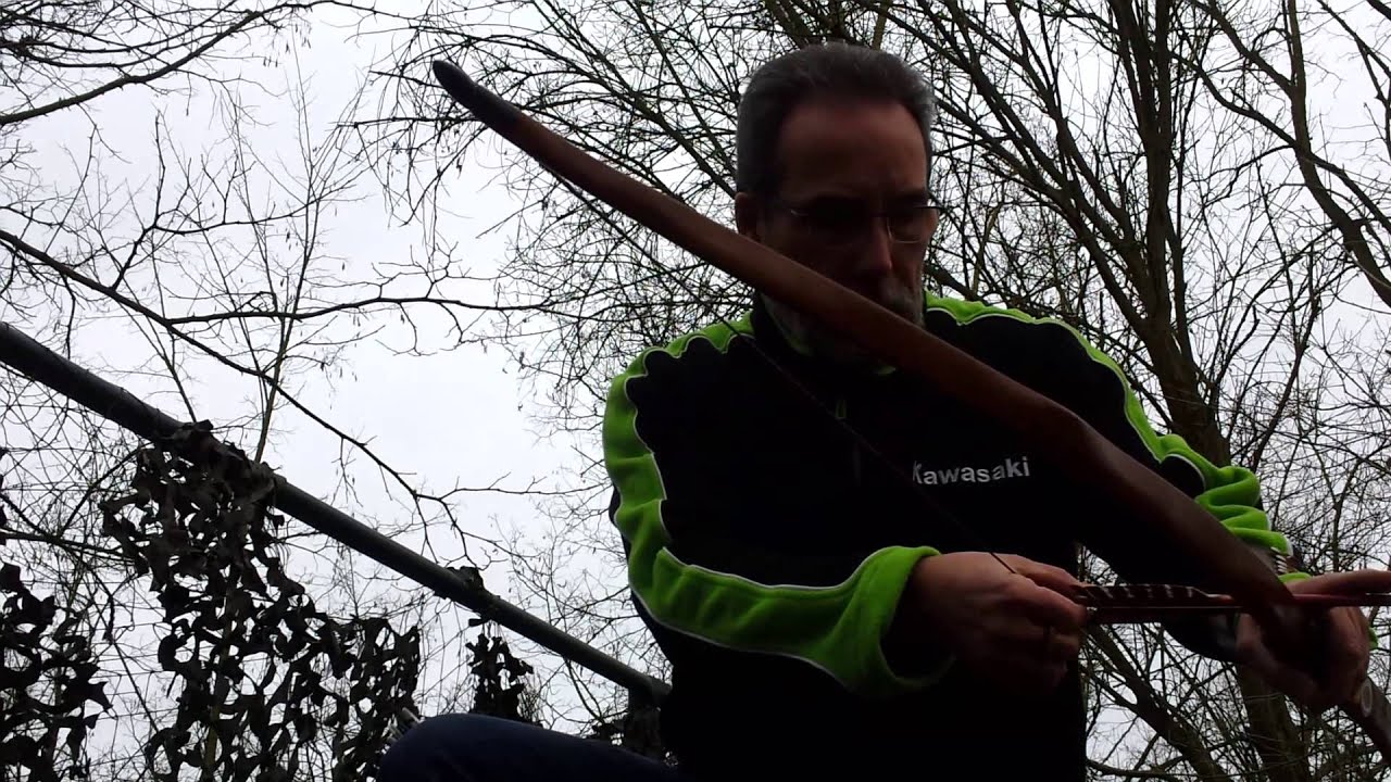 Holzbogen und der Dackel