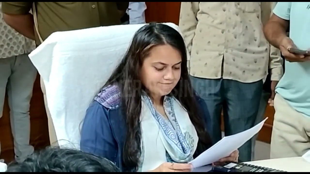IAS Tina Dabi ने आंखों में आंसू आए महिला की धैर्य से सुनी समस्या। #jaisalmer #upsc #ias #motivation