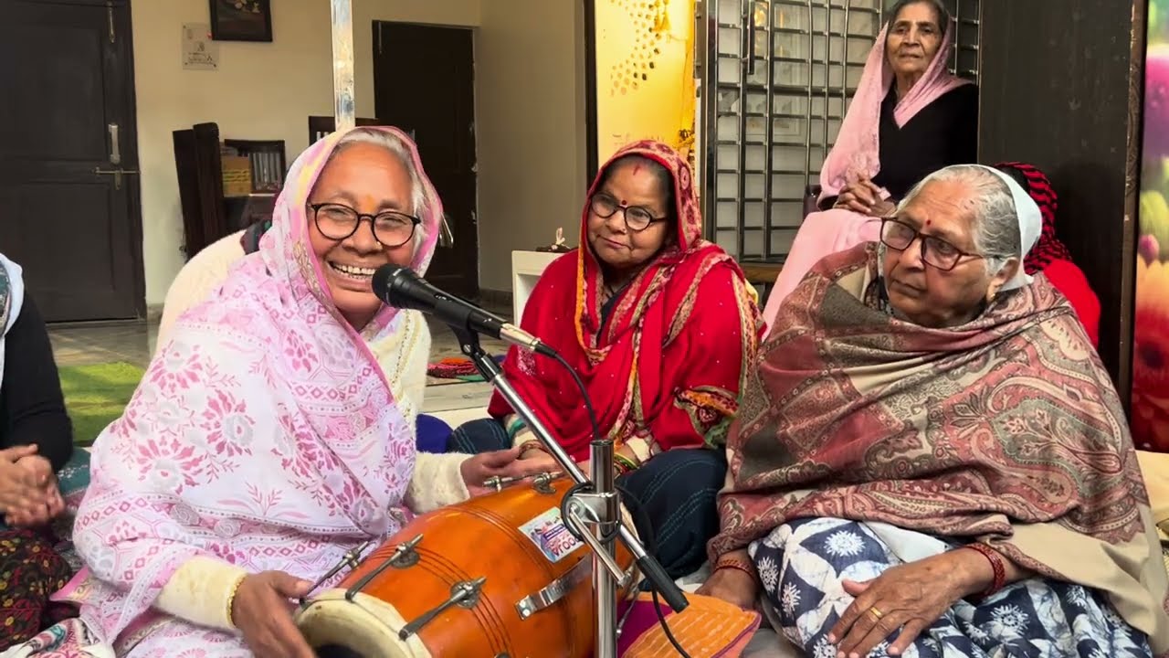 एक और धमाकेदार भजन अम्मा सखी का।नेक मुरली वाले आजा मेरी नैया पार करा जा।@RashmiSharma-vlogs