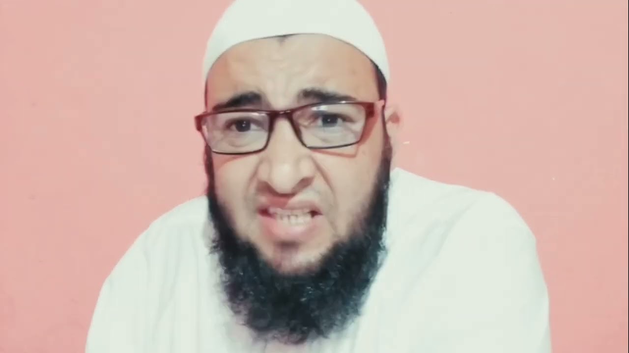 يُصلُي ولكنه يقع يوميا في كبائر الذنوب ، هل تنفعه صلاته ؟ هل هذا لعب بالصّلاة واستهزاء بالدّين ؟