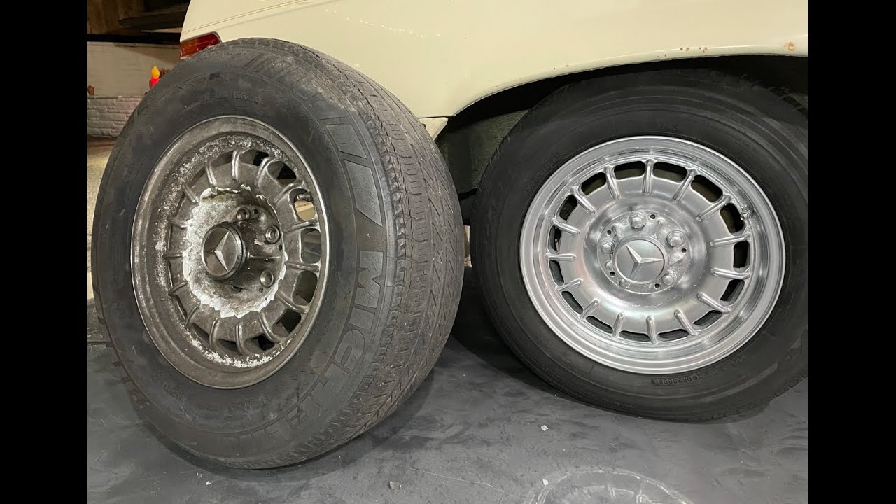 1982 Mercedes R107 380SL - Bundt wheel cleaning and painting