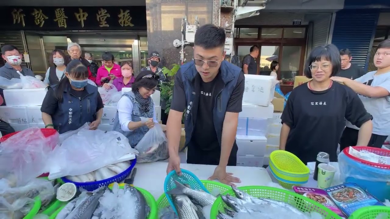 海吳郭魚直接被全掃了 #中彰海王子 #烏日火車站 #海鮮叫賣 #海鮮拍賣