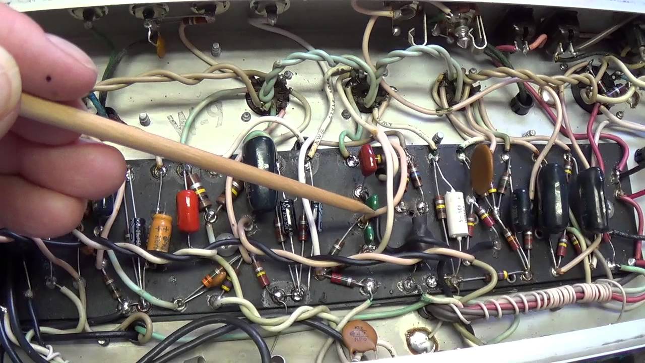 Photoresistor Volume-Modulating Tremolo: Design and Function