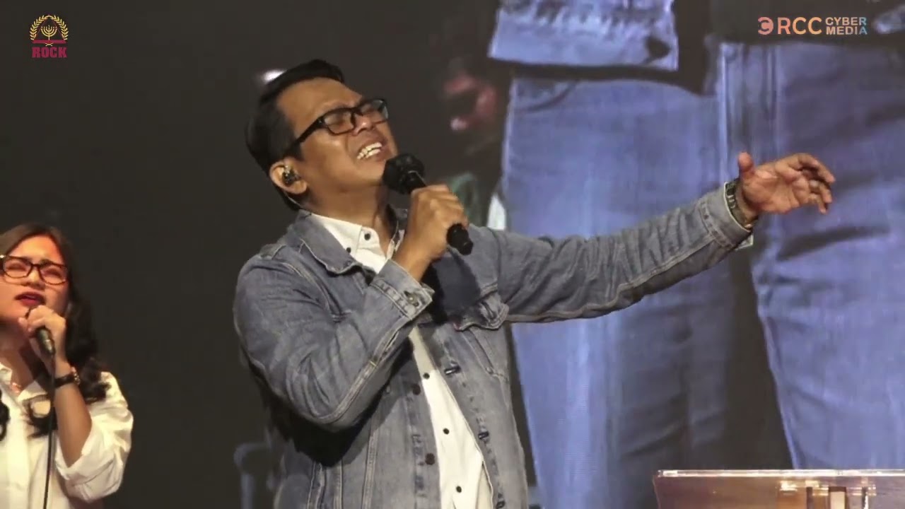 PUJIAN PRAISE & WORSHIP