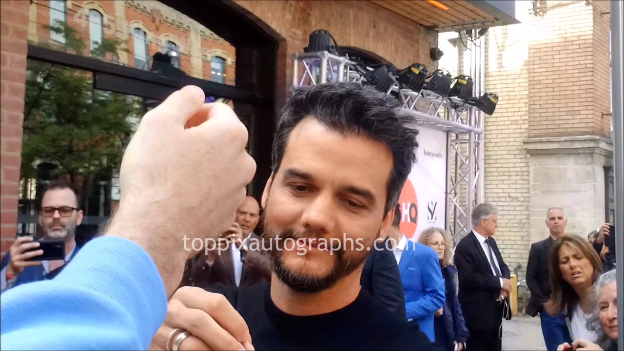 Wagner Moura & Edgar Ramirez signs autographs for TopPix