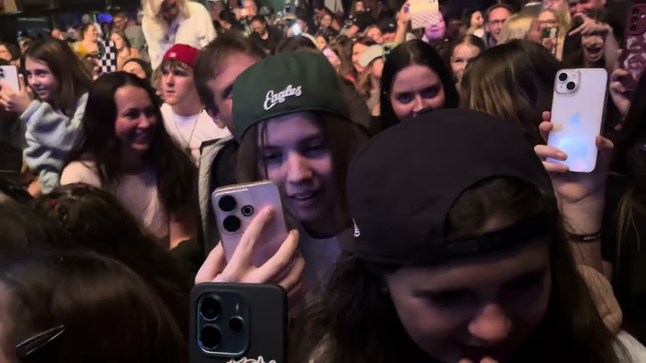 17 ledna 2026 Roxy ||. Koncert Matěje Plška ( písnička Alien )