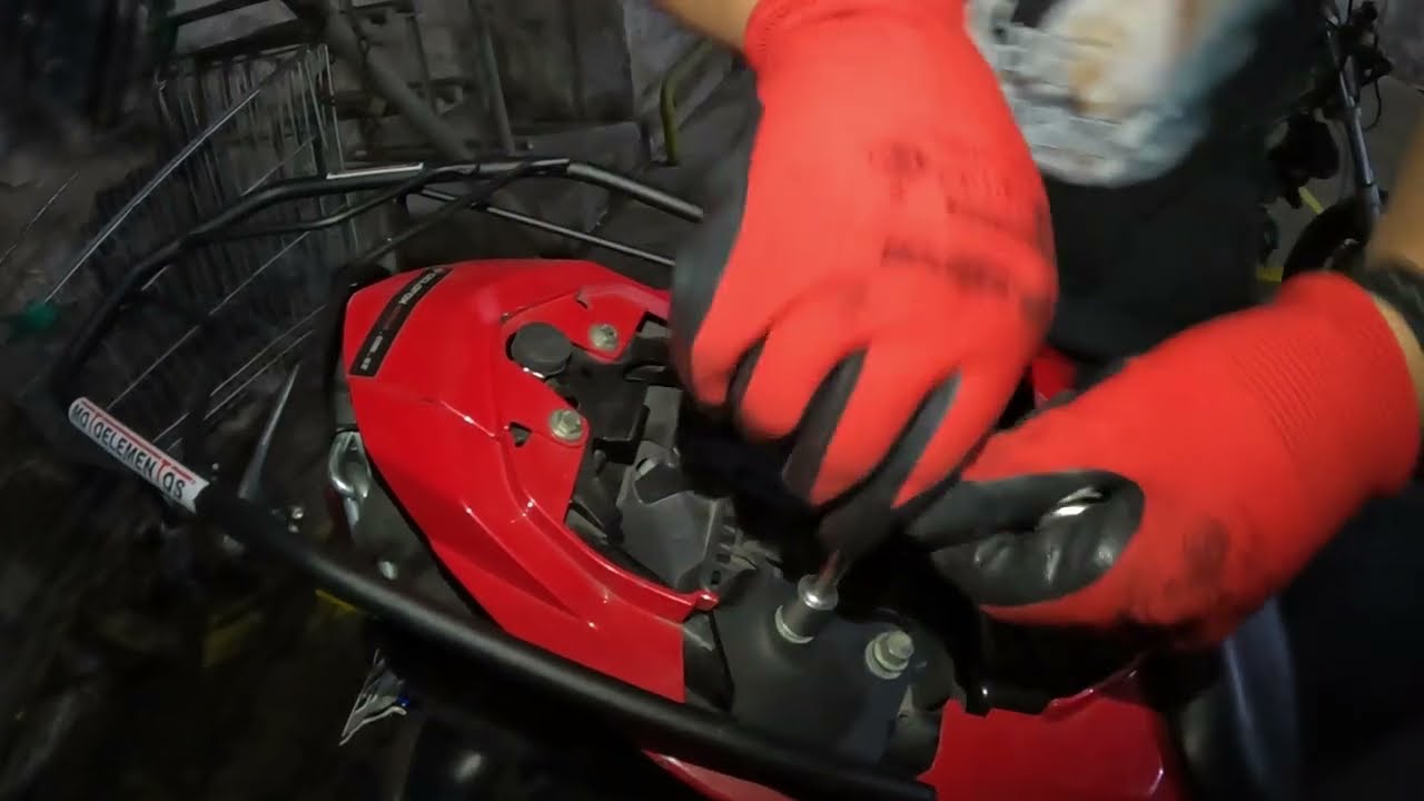 Cómo instalar un porta equipaje a la Yamaha  FZ 2.0 (Video 27)