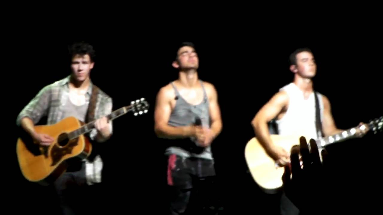 Jonas Brothers - Hello Beautiful - Live In Concert 2010