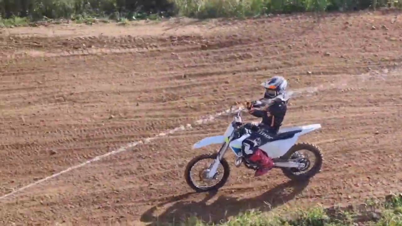 Утопил новый мотоцикл 2025 Husqvarna TC 85 Батя немного удивился, на видео слышно 😅