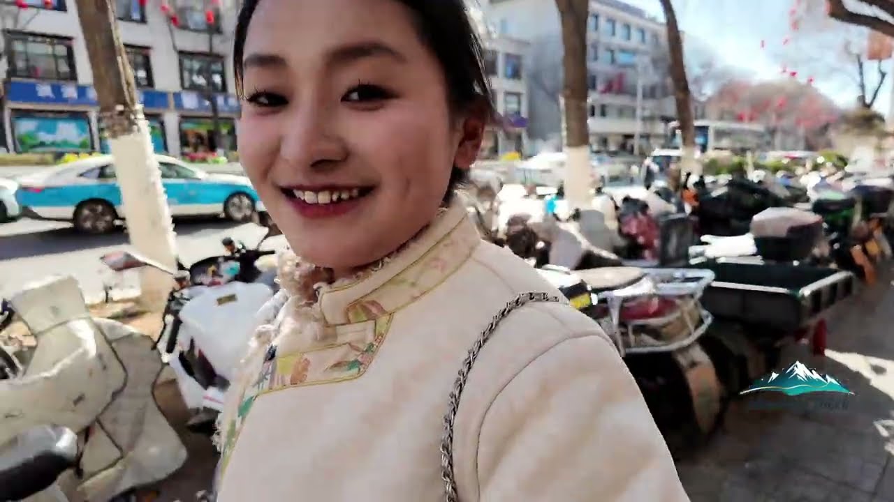 Yang’s Vlog | City Walk with Me | Bites and Streets
