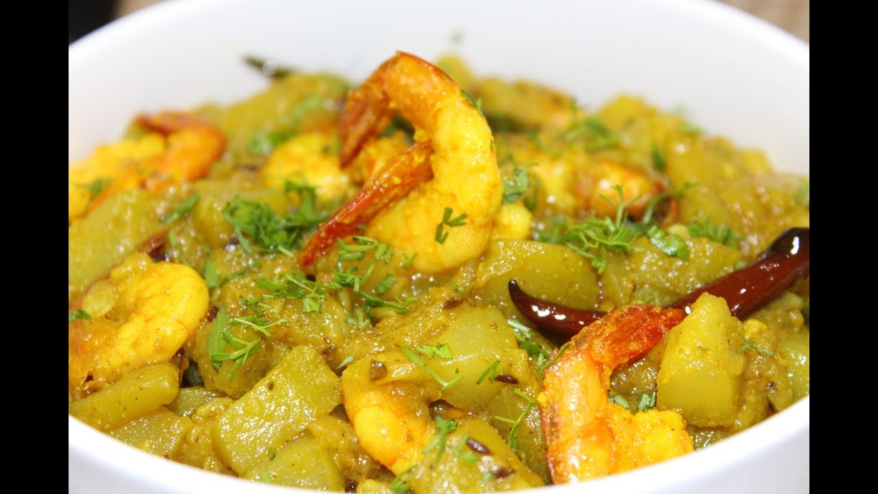 বাঙালীর সাধের লাউ চিংড়ি - Traditional Bengali Lau Chingri Recipe - Bottle Gourd cooked with Prawns