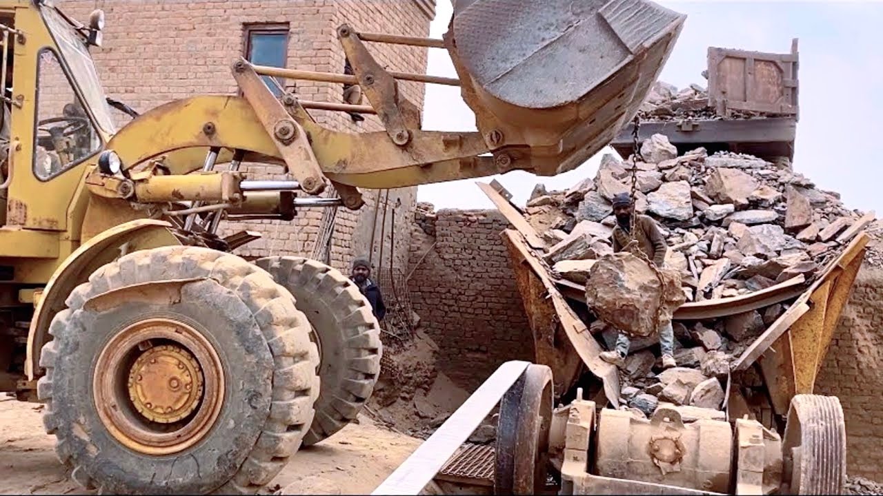 BIG STONE JAM INSIDE  MACHINE.HEAVY STONE CRUSHER WORKING PROCESS.SATISFYING STONE CRUSHING.#rock 