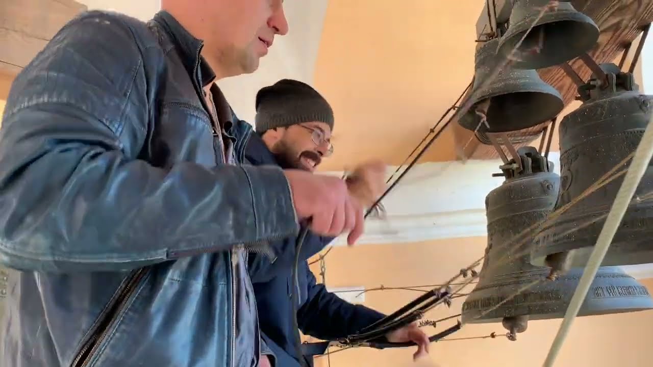 Звон в Александро-Невской Лавре на Крестный ход. Звонари Илья Дроздихин и Константин Майоров