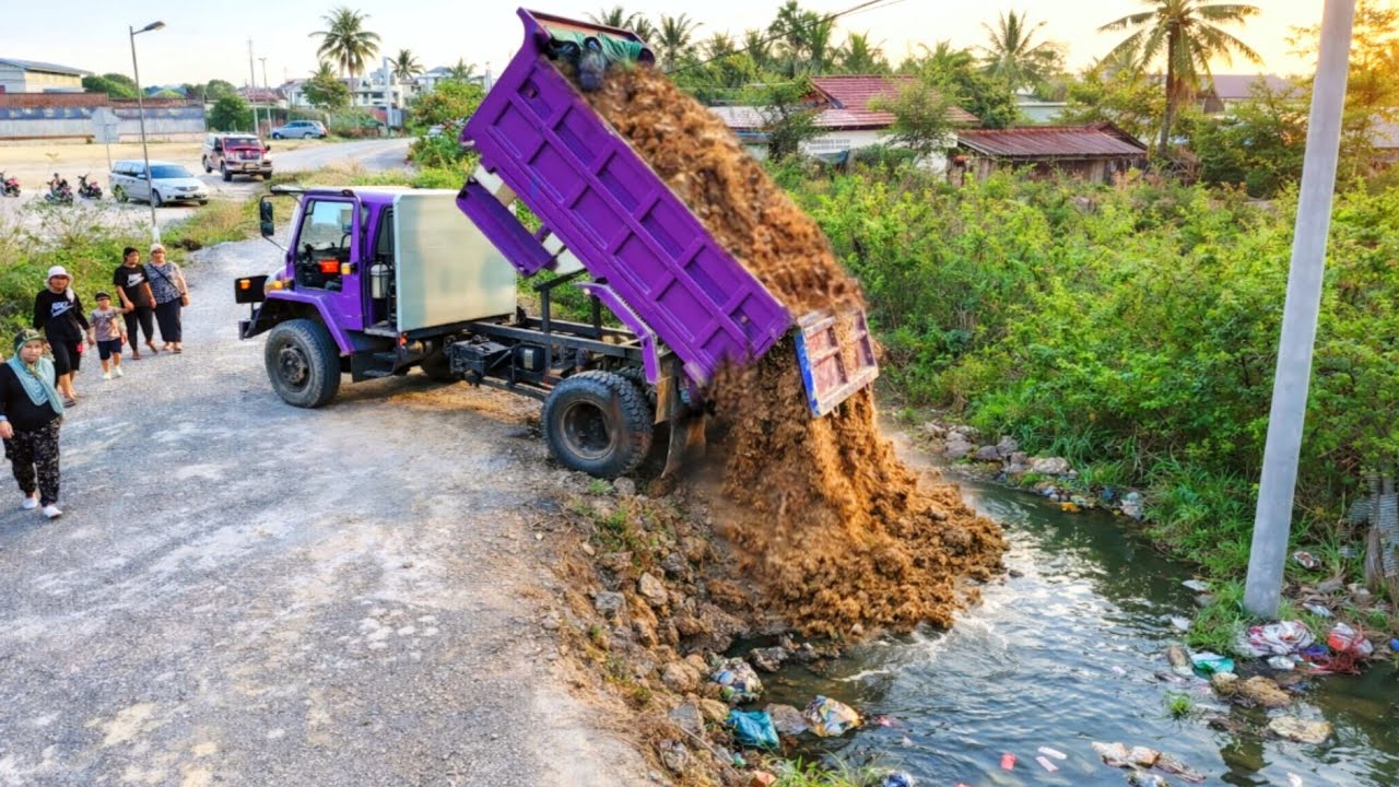 Start New LANDFILL Delete Deep Land In Flooded Area Use Bulldozer D20p Pushing Soil& 5Ton Dump Truck