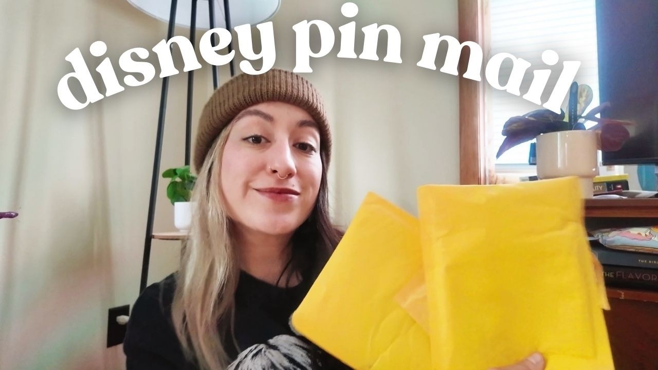 mini disney pin mail! | i found pin mailers from two years ago that hadn’t been opened! 🐭💌