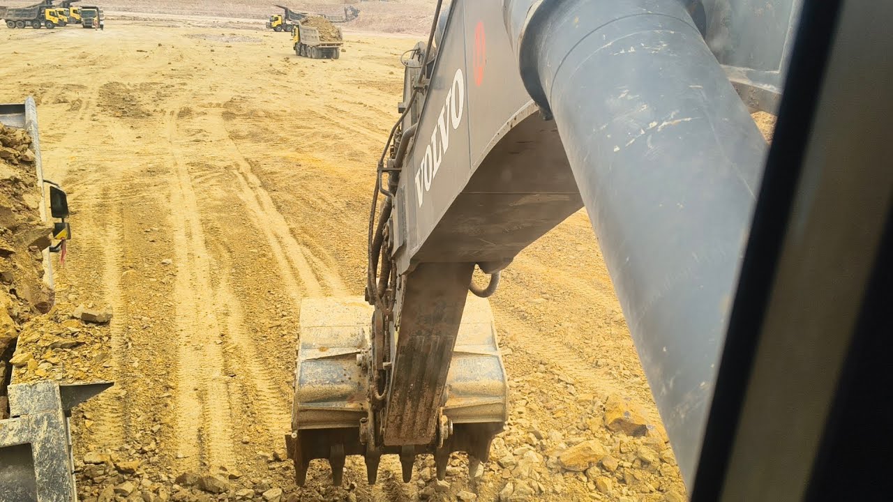 #Video CAT excavator dumper Volvo 466 cater pillar